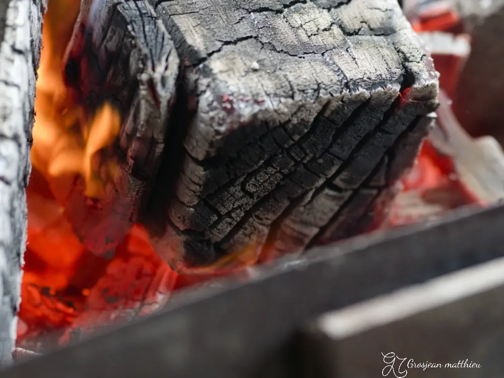 pouring the bronze 01