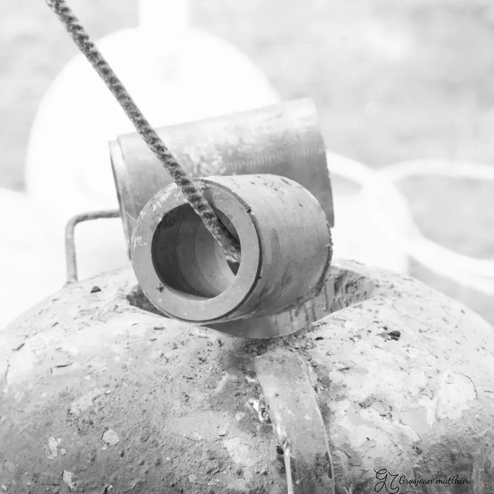 pouring the bronze 05
