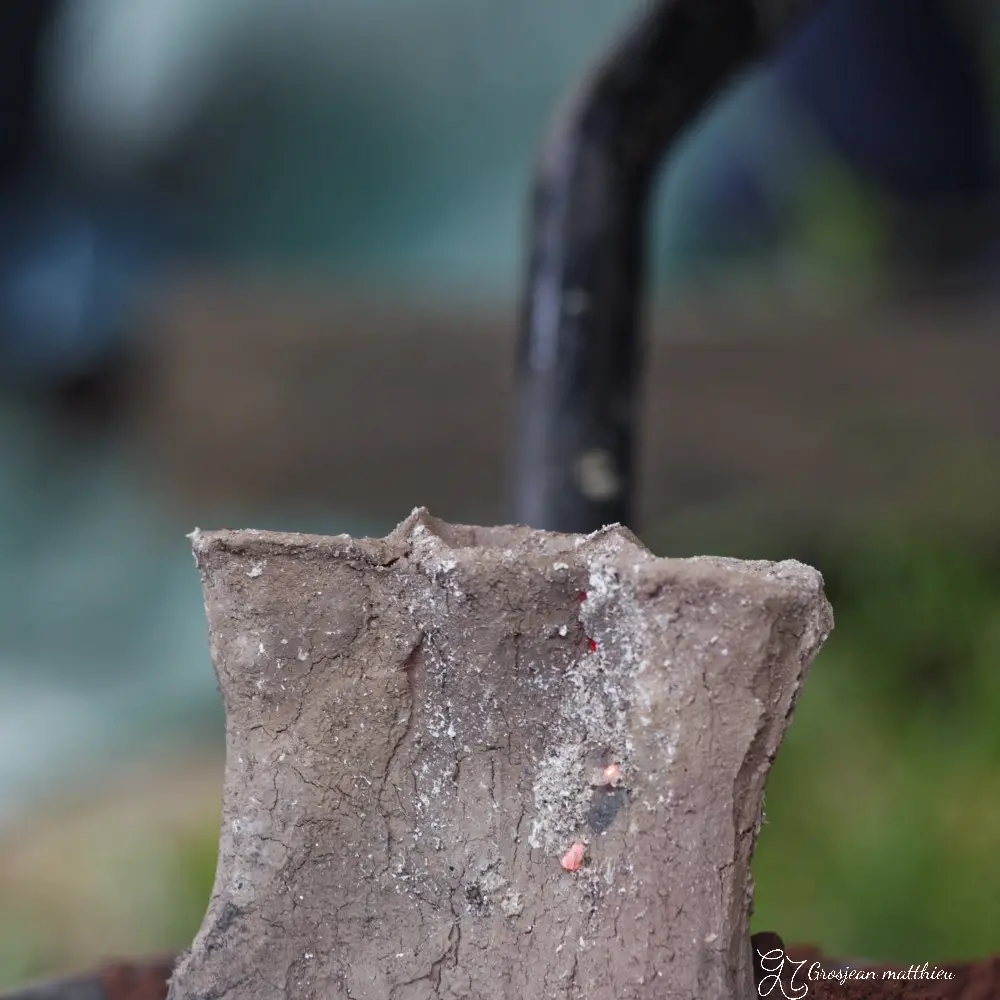 pouring the bronze 11