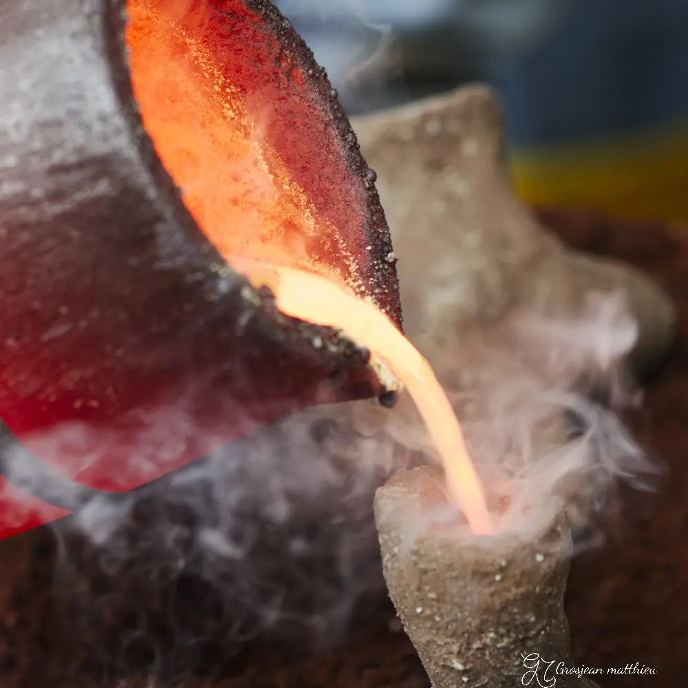 pouring the bronze 12