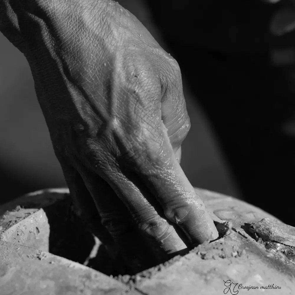 Fabrication d un four a charbon de bois construction of a charcoal kiln 03